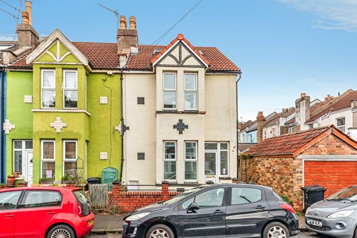 3 Bedroom End Terrace House For Sale In Dunford Road, Bristol, BS3
