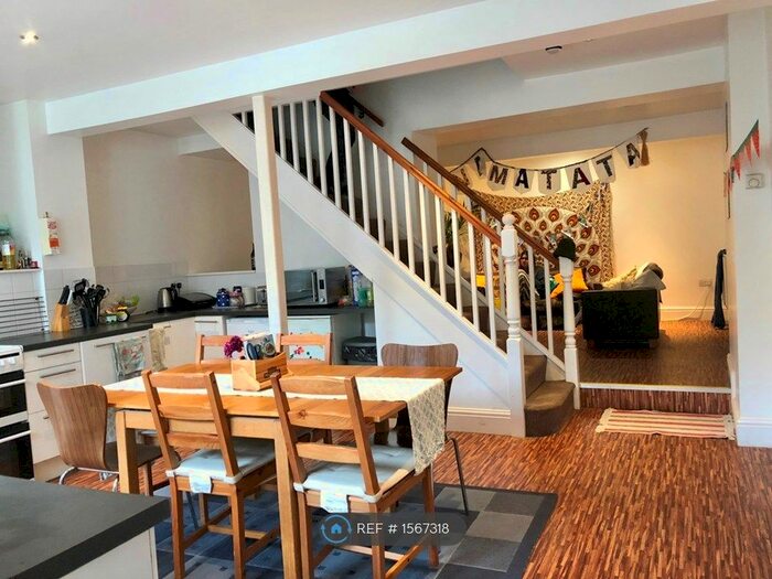 6 Bedroom Terraced House To Rent In Student House - North Rd, Bristol, BS6