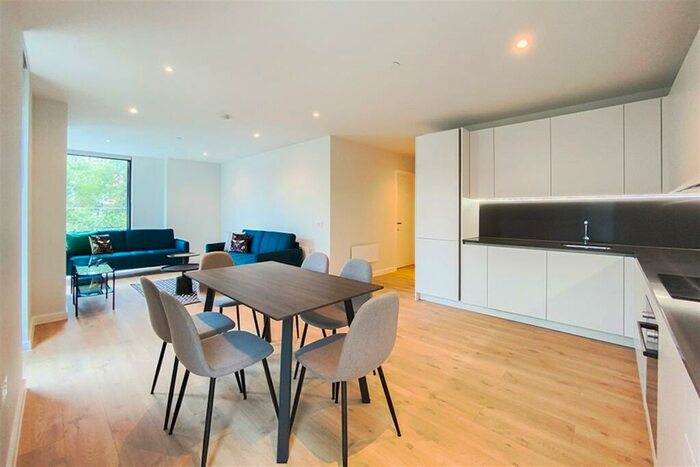 3 Bedroom Apartment To Rent In The Stile, M4