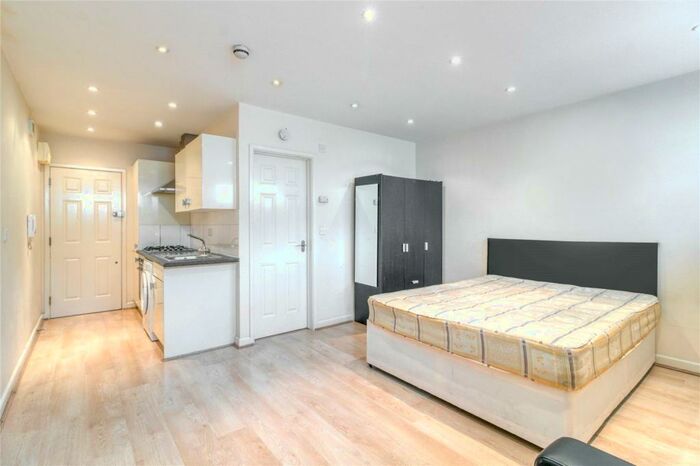 Flat To Rent In Finchley Road, Temple Fortune, London, NW11