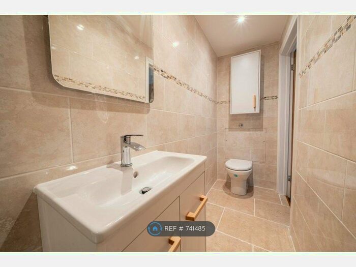 1 Bedroom Flat To Rent In First Floor, Sheffield, S8