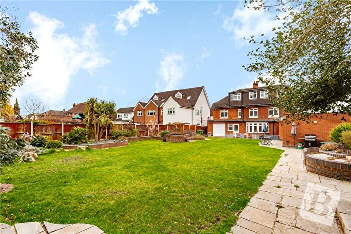 9 Bedroom Detached House For Sale In Parkstone Avenue, Emerson Park, RM11