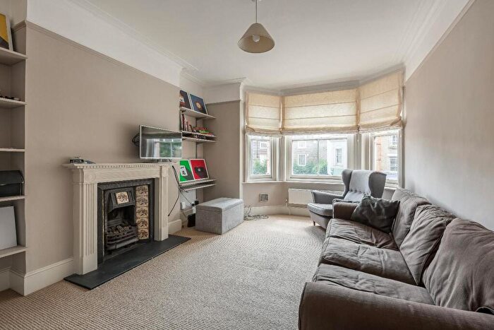 2 Bedroom Flat To Rent In Kennington Lane, SE11