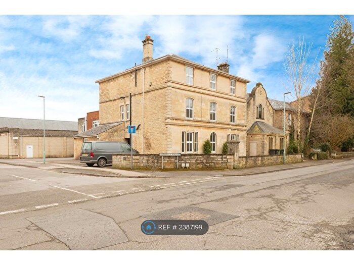 1 Bedroom Flat To Rent In The Avenue, Cirencester, GL7
