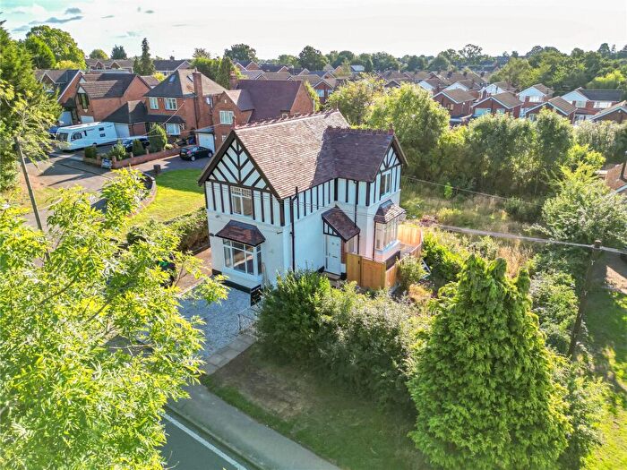 3 Bedroom Detached House To Rent In Alcester Road, Birmingham, West Midlands, B47