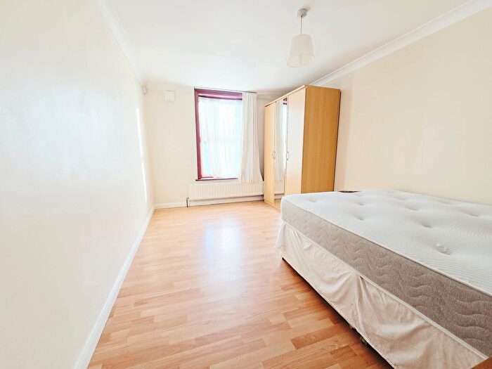 2 Bedroom Flat To Rent In Median Road, Clapton, E5