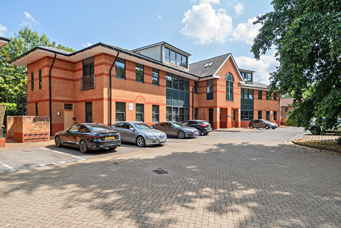 2 Bedroom Flat For Sale In Furlong Road, Bourne End, SL8