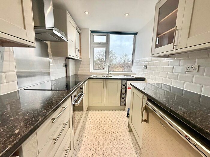 2 Bedroom Flat To Rent In Albemarle Road, Beckenham, BR3