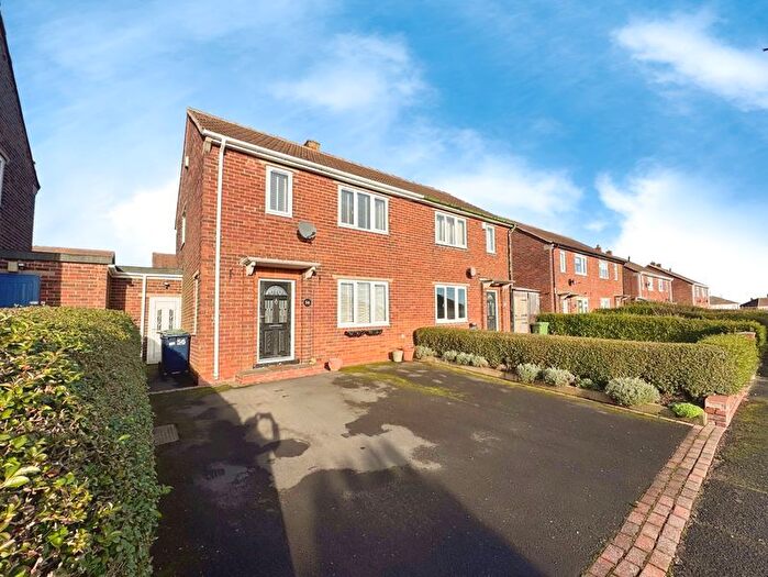 2 Bedroom Semi Detached House For Sale In Rockwood Hill Estate, Greenside, NE40