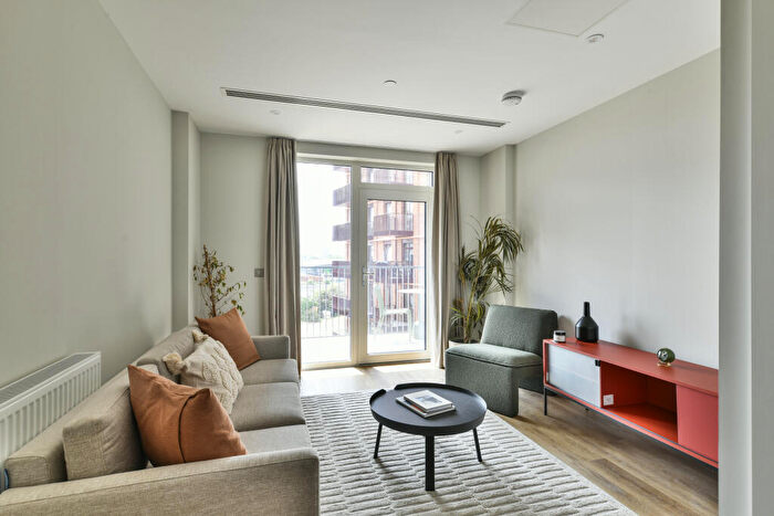 1 Bedroom Apartment To Rent In Moat Street, London, SW11