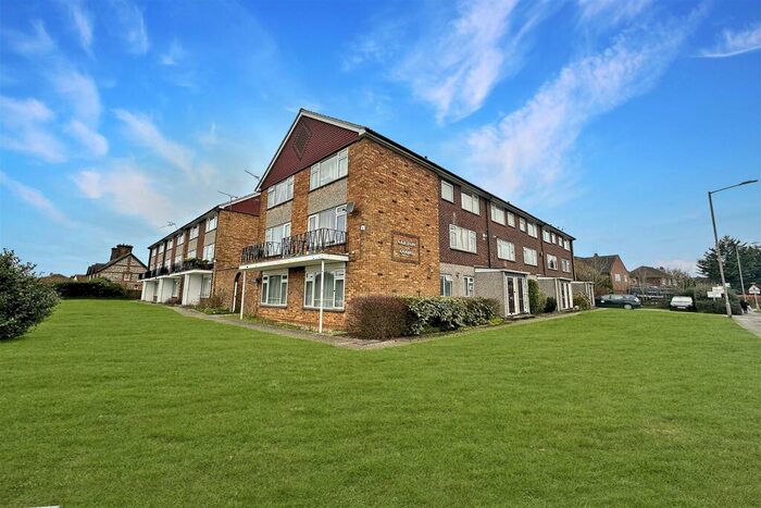 2 Bedroom Apartment To Rent In Marlow Road, High Wycombe, HP11