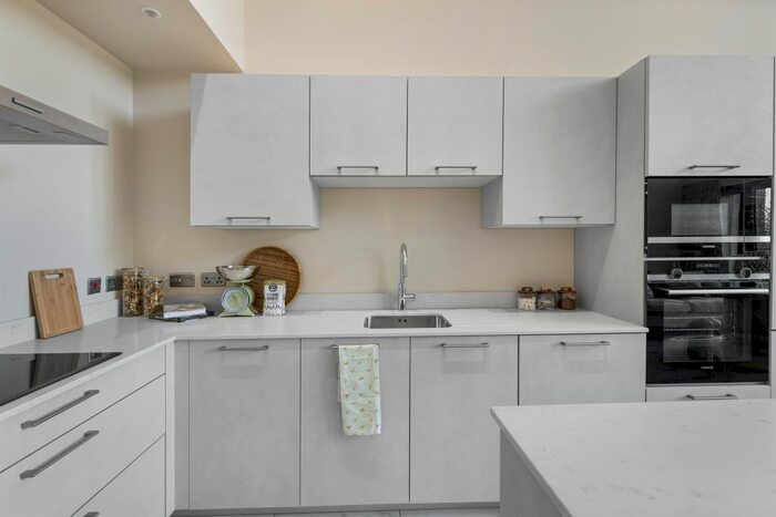 1 Bedroom Flat For Sale In Lovekin Gate, Blossomfield Road, Solihull, B91