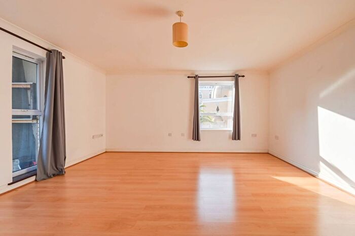 2 Bedroom Flat To Rent In Wightman Road, Turnpike Lane, London, N8