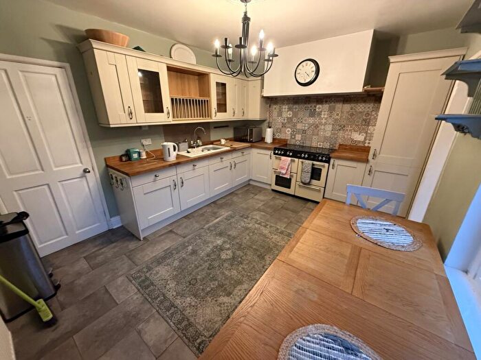 3 Bedroom Semi-Detached House To Rent In Linden Road, Gloucester, GL1