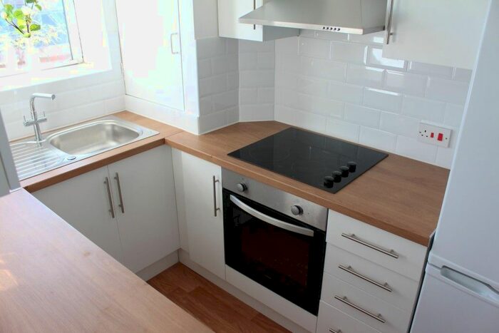 2 Bedroom Flat To Rent In Barnfield Road, London SE18