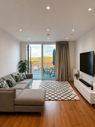 3 Bedroom Flat To Rent In Mahindra Way, Beckton, E6