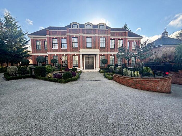 2 Bedroom Flat To Rent In Beech Hill, Barnet, EN4