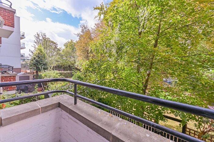 1 Bedroom Flat To Rent In Strasburg Road, Battersea, London, SW11