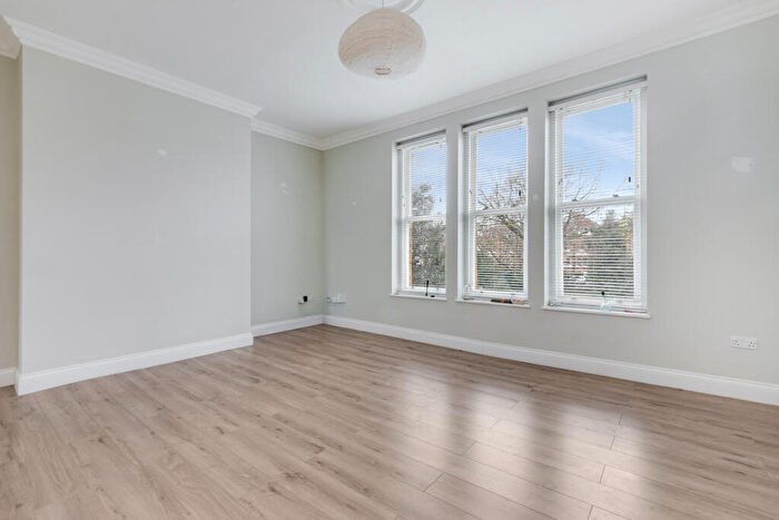 1 Bedroom Apartment To Rent In The Gardens, East Dulwich London, SE22