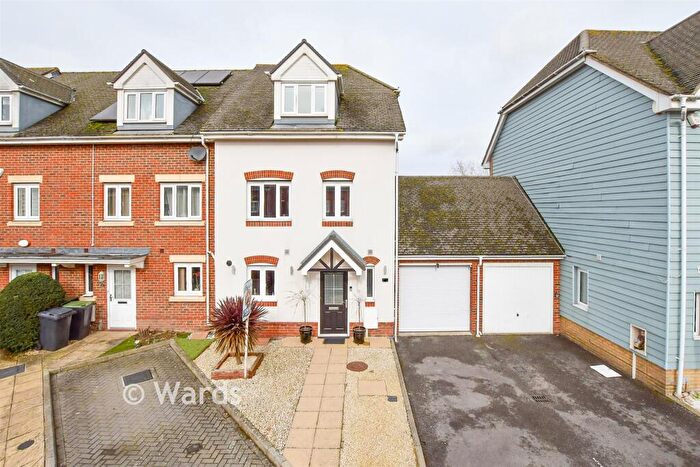 5 Bedroom Town House For Sale In Eaton Place, Larkfield, Aylesford, Kent, ME20