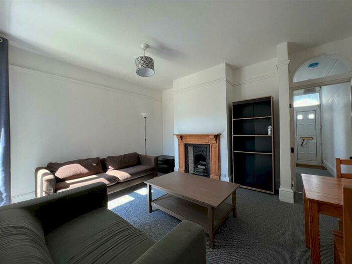 4 Bedroom House To Rent In Baileys Road, Southsea, PO5