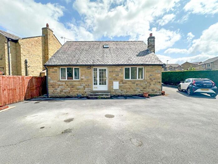 4 Bedroom Detached Bungalow For Sale In Hainsworth Road, Silsden, BD20