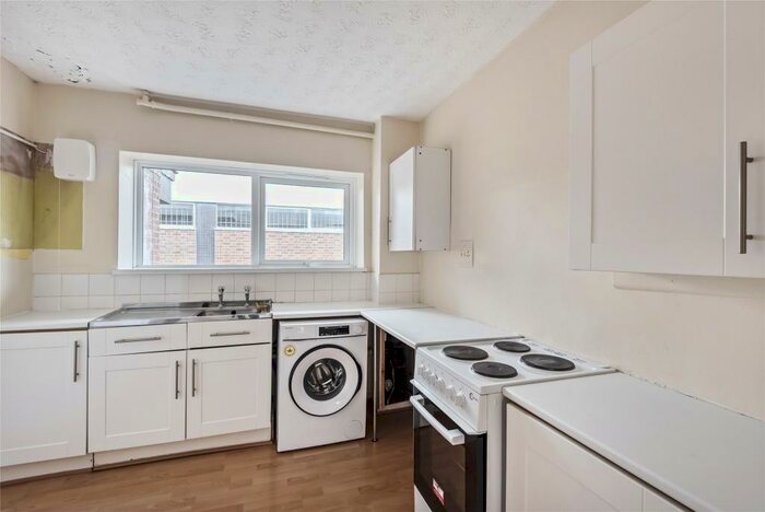 3 Bedroom Apartment To Rent In Bury Street, Abingdon, OX14