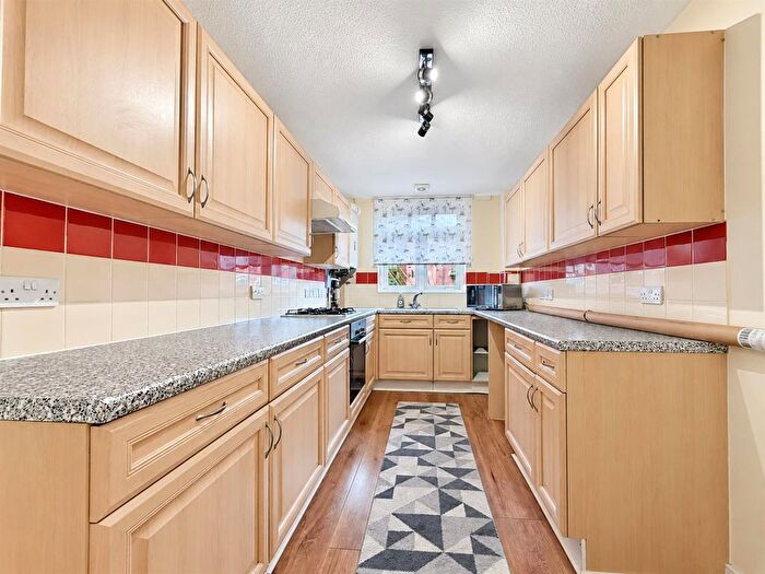 2 Bedroom Flat For Sale In Apsley House, Staines Road, Hounslow, TW4