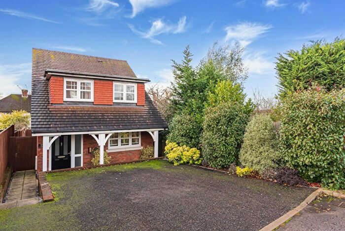 3 Bedroom Detached House For Sale In Birch Grove, Potters Bar, EN6