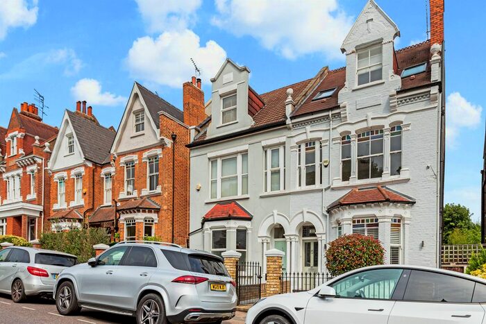 4 Bedroom Semi-Detached House To Rent In Claremont Road, Highgate, N6