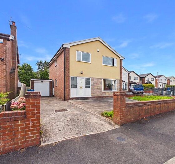 4 Bedroom Detached House For Sale In Lingards Drive, Tyldesley, M29