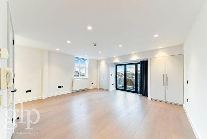 Studio To Rent In Shorts Gardens, London, WC2H