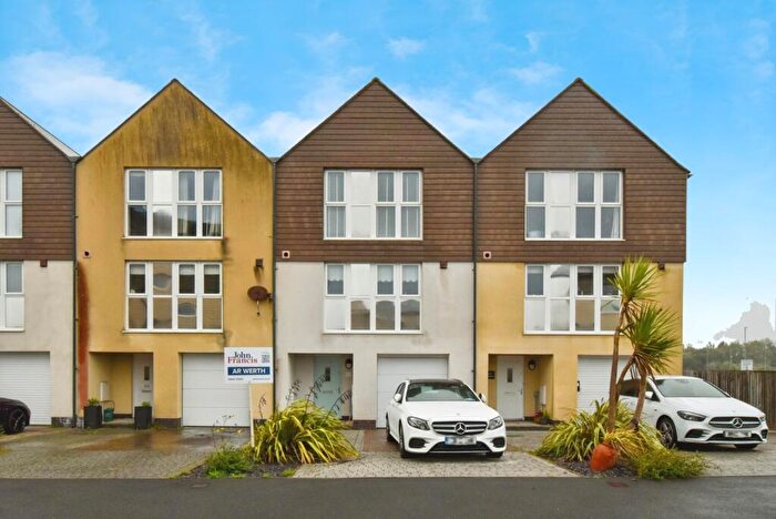 4 Bedroom Town House For Sale In Bwlchygwynt, Llanelli, Carmarthenshire, SA15