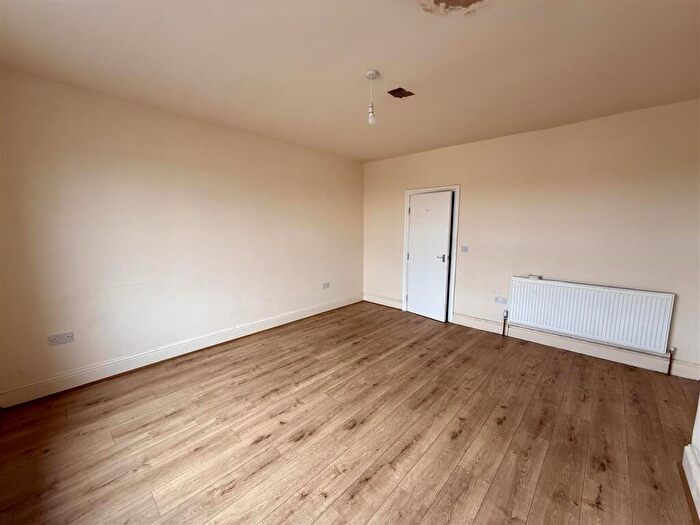 2 Bedroom Flat To Rent In Market Street, Shirebrook, Mansfield, NG20