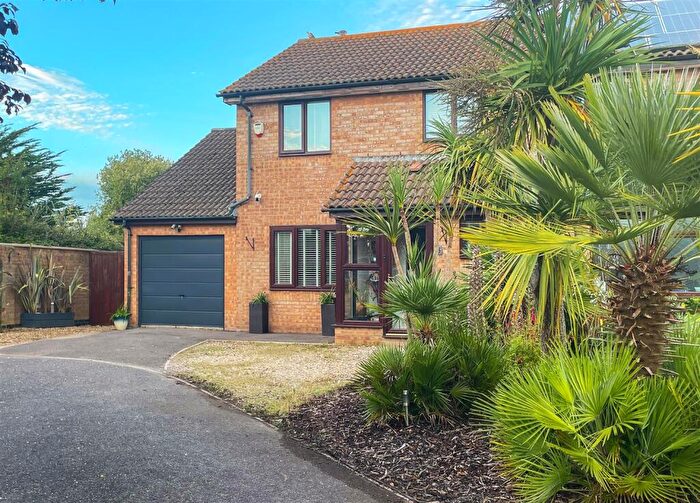 3 Bedroom Semi-Detached House To Rent In Clematis Close, Highcliffe, BH23