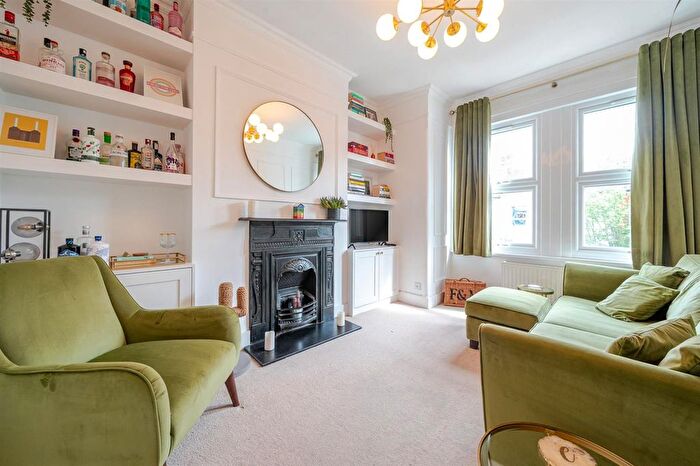 3 Bedroom Maisonette For Sale In College Road, London, SW19