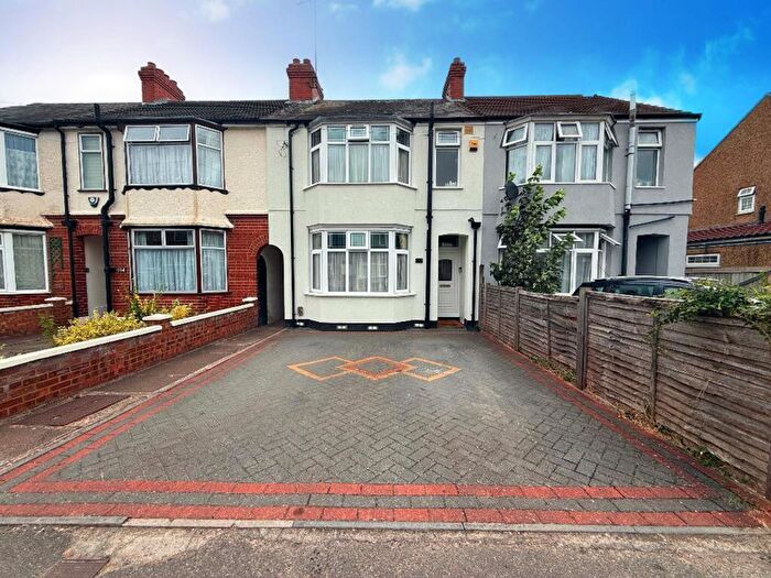 2 Bedroom Terraced House For Sale In Beechwood Road, Luton, LU4