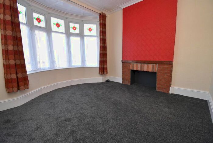 3 Bedroom Semi-Detached House To Rent In Russell Rise, Luton LU1