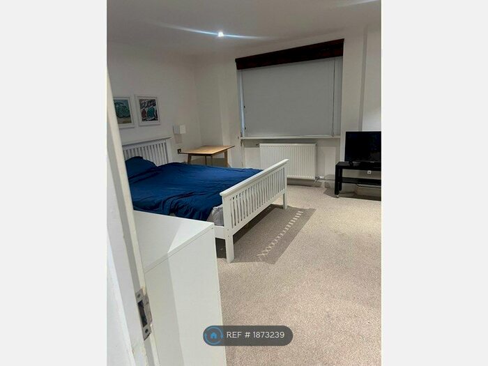 Studio To Rent In Argyle Square, London, WC1H