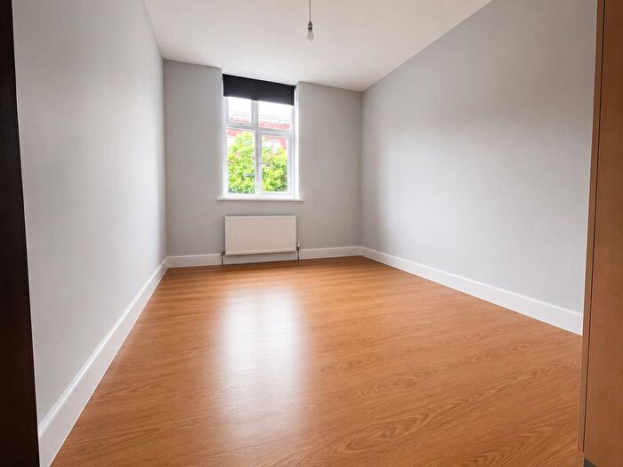 3 Bedroom Flat To Rent In Greenford Road, Greenford, UB6