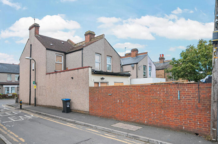 3 Bedroom End Of Terrace House For Sale In Edmund Road, Mitcham, CR4