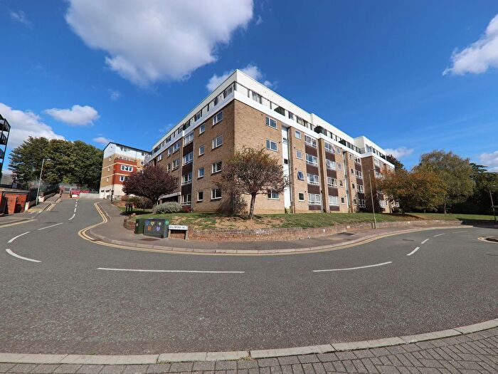 2 Bedroom Flat To Rent In Solomons Hill, Rickmansworth, WD3