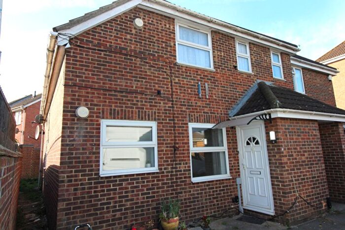 2 Bedroom Flat To Rent In Goresbrook Road, RM9