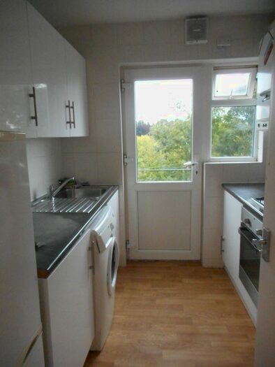 2 Bedroom Flat To Rent In Honeypot Lane, Stanmore, HA7