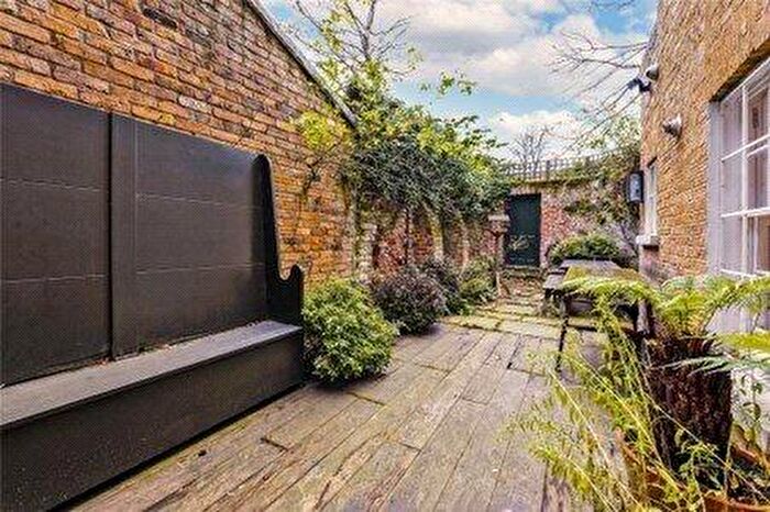 4 Bedroom House To Rent In Cheyne Walk, London, SW10