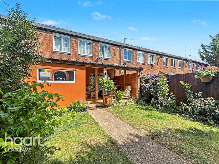 3 Bedroom Terraced House For Sale In Norfolk Road, Dunstable, LU5