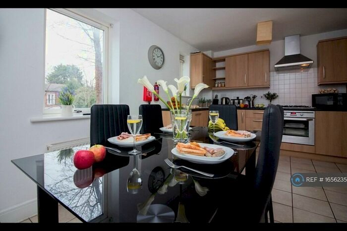 4 Bedroom Terraced House To Rent In Vulcan Drive, Bracknell, RG12