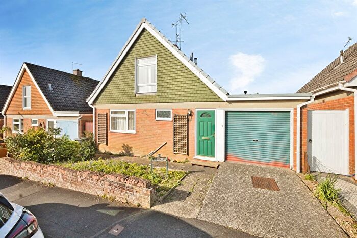 3 Bedroom Detached Bungalow For Sale In Burroughes Avenue, Yeovil, BA21