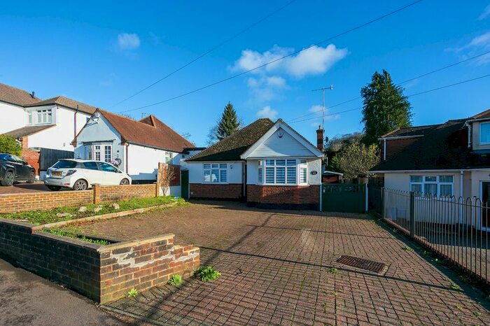 3 Bedroom Bungalow To Rent In Courtlands Drive, Watford, Hertfordshire, WD17