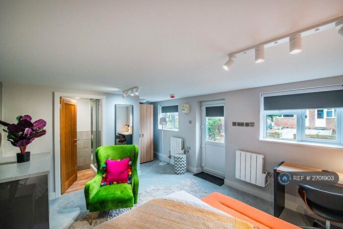 1 Bedroom Semi Detached House To Rent In Chatham Street, Reading, RG1